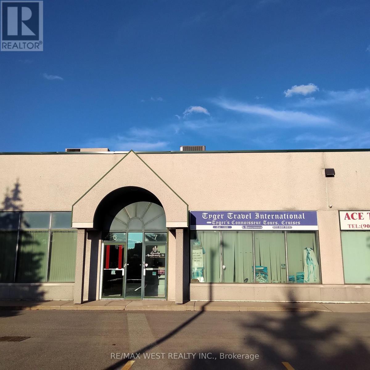 Unit 7 201 Spinnaker Way