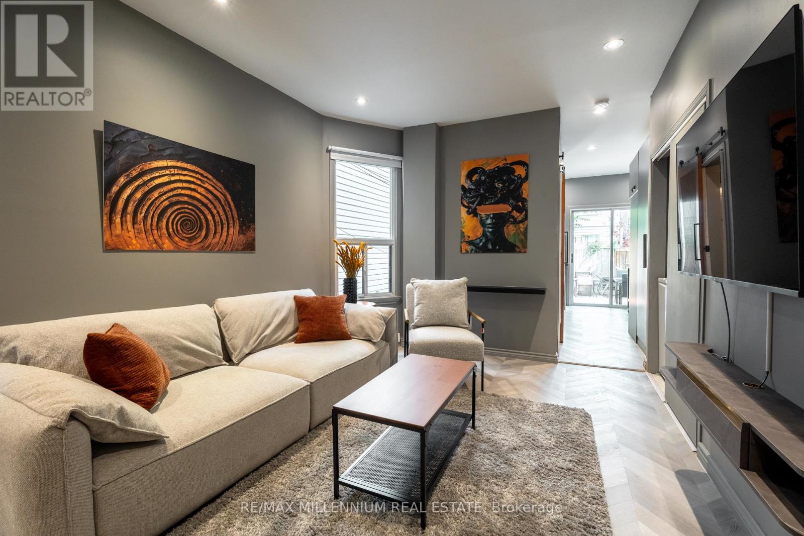 Main 797 Pape Avenue