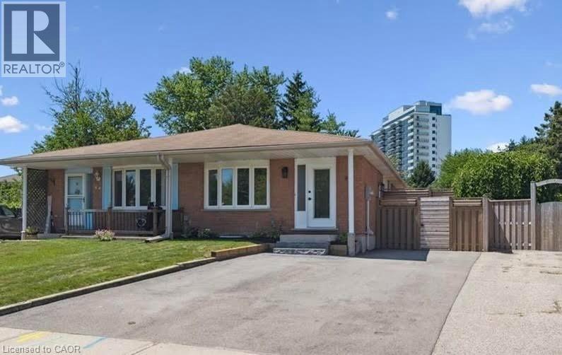 92 Connelly Drive Unit Lower
