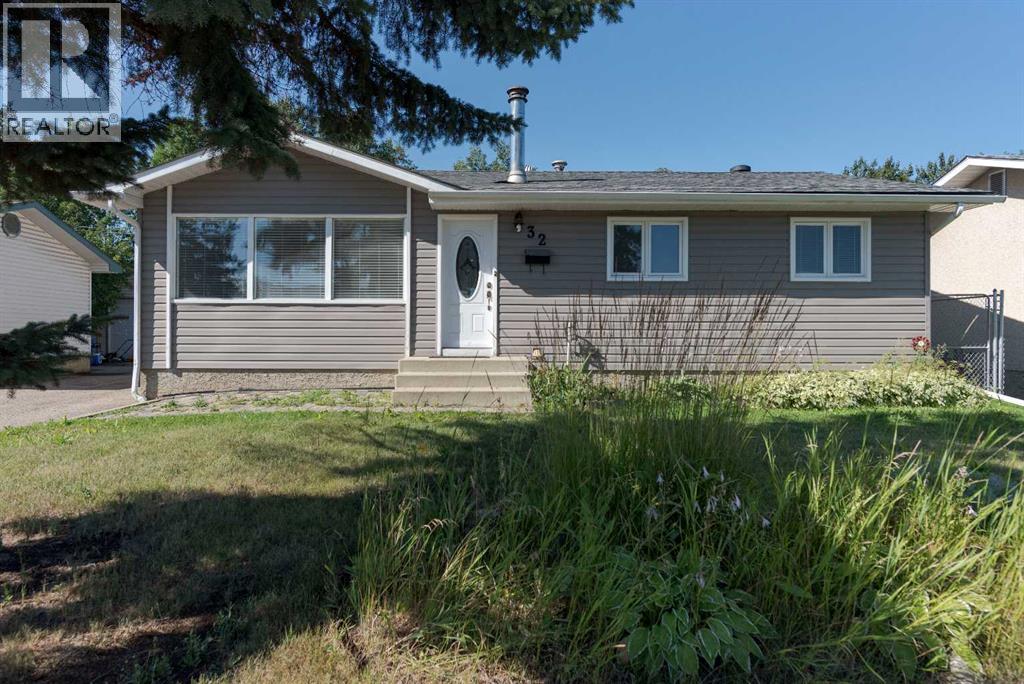 32 Moberly Crescent