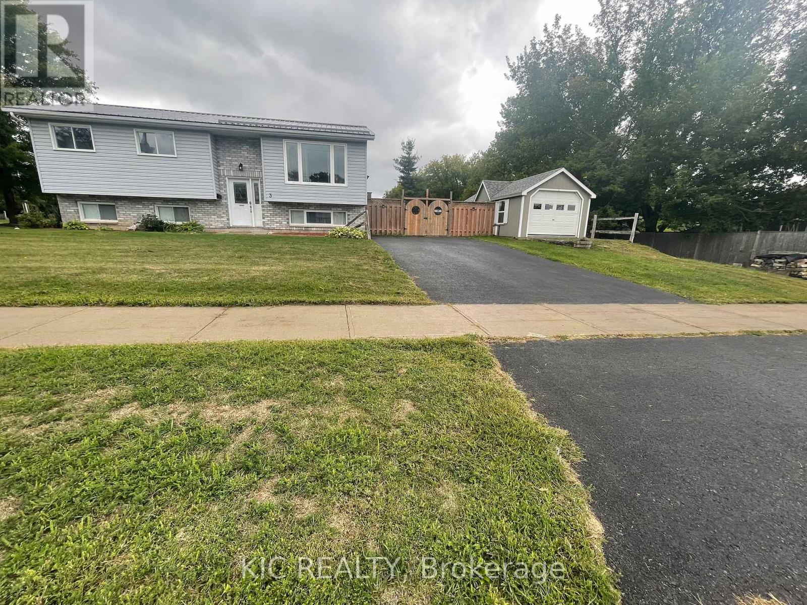3 Creekside Drive