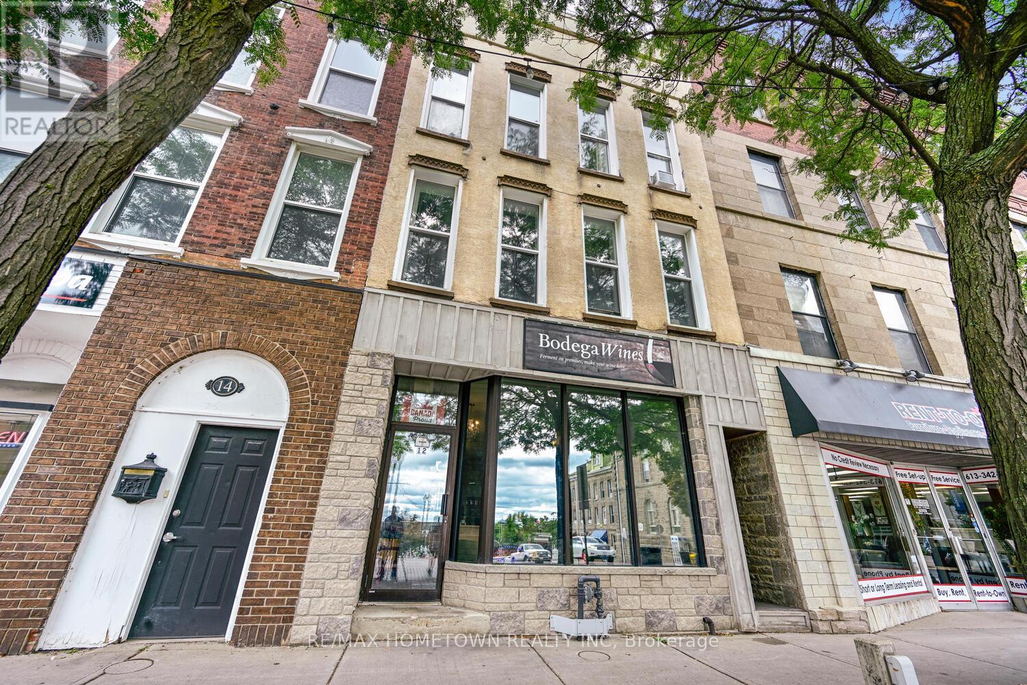 10 12 King Street W