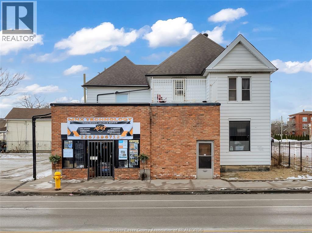 853 861 Wyandotte