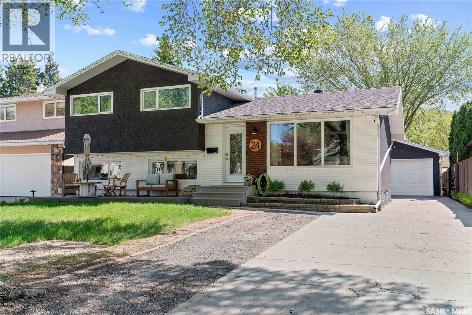 24 French Crescent