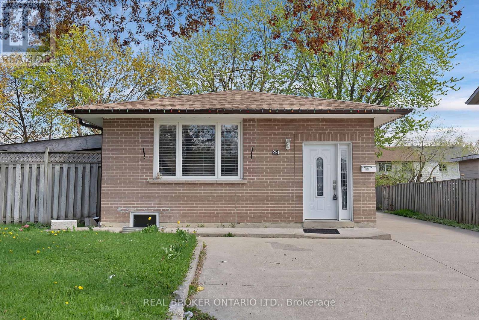 Bsmt 251 Vodden Street E