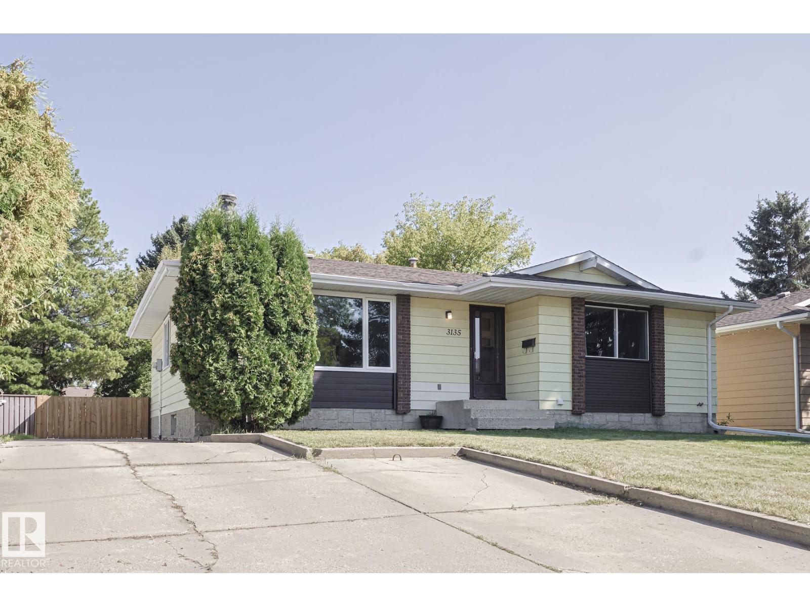 3135 74 St Nw