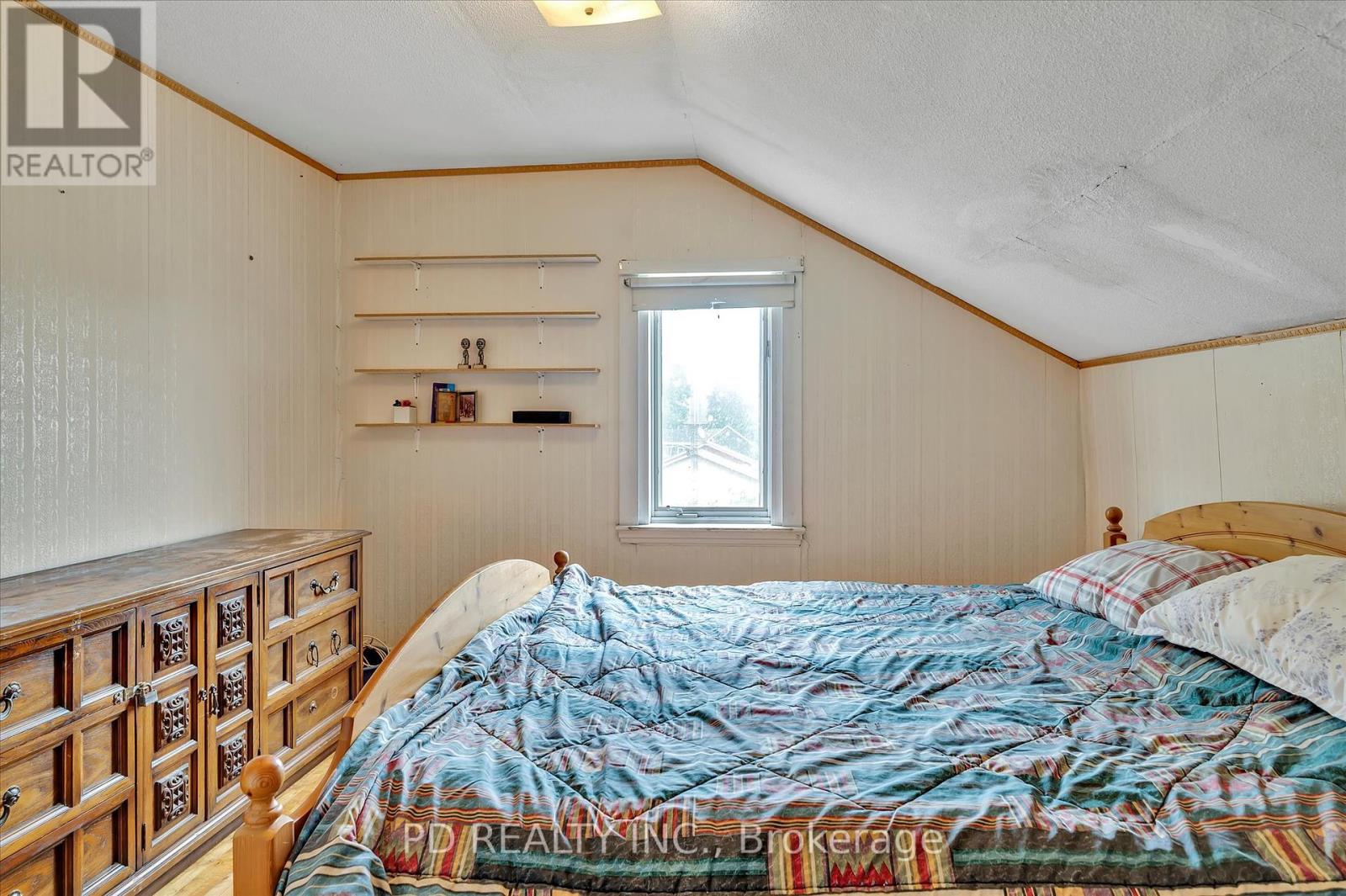 2449 Queen Mary Street