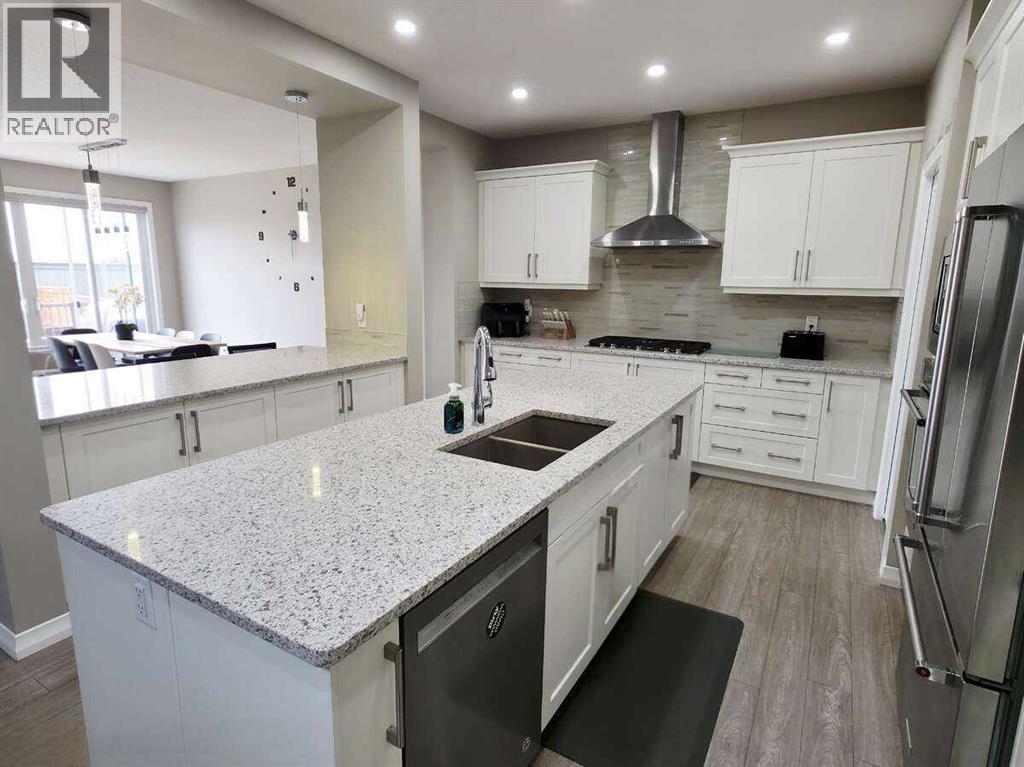 238 Kingfisher Crescent Se