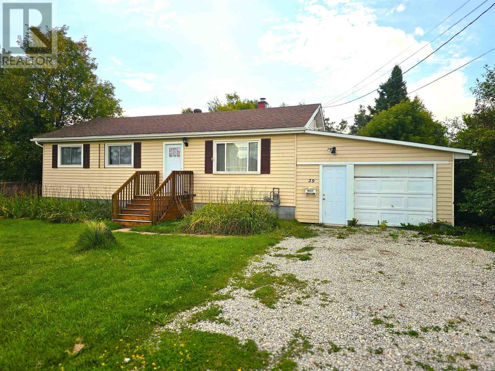 39 Chippewa St
