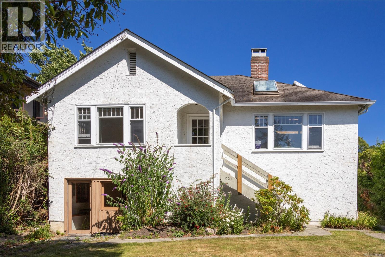 821 Newport Ave