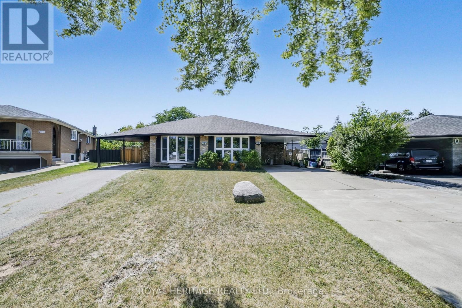 61 1 2 Eastbury Drive