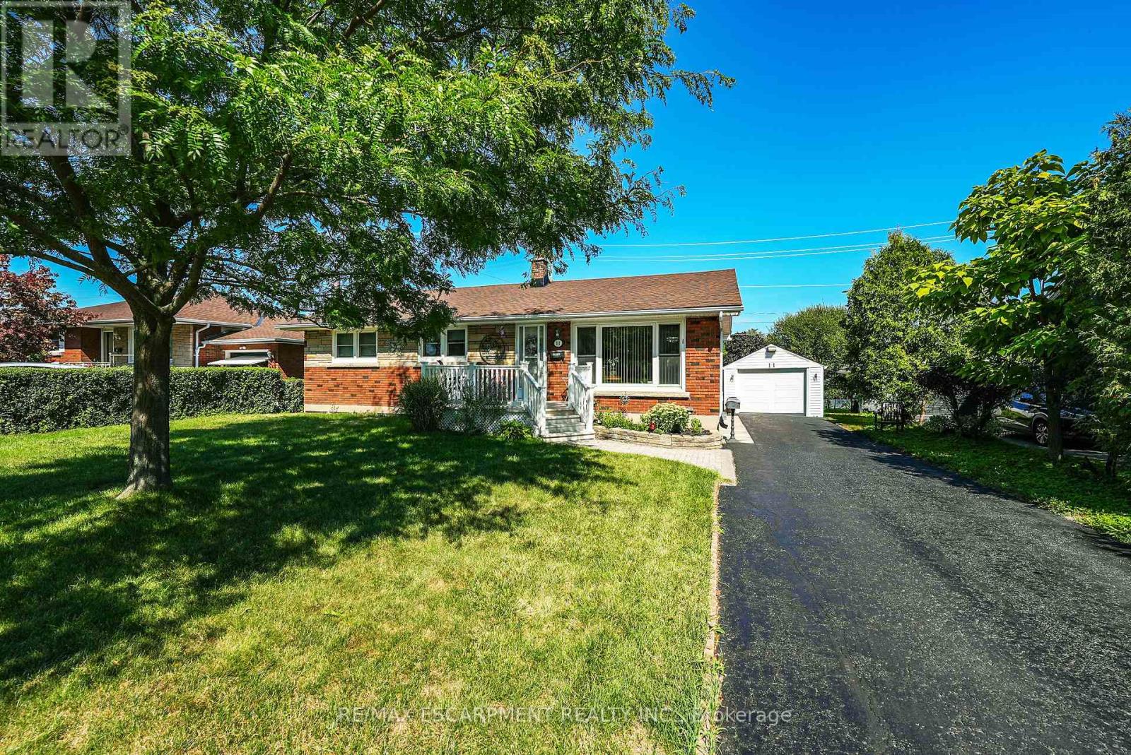 11 Riverview Drive
