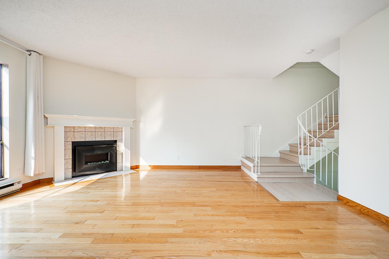 10570 Holly Park Lane