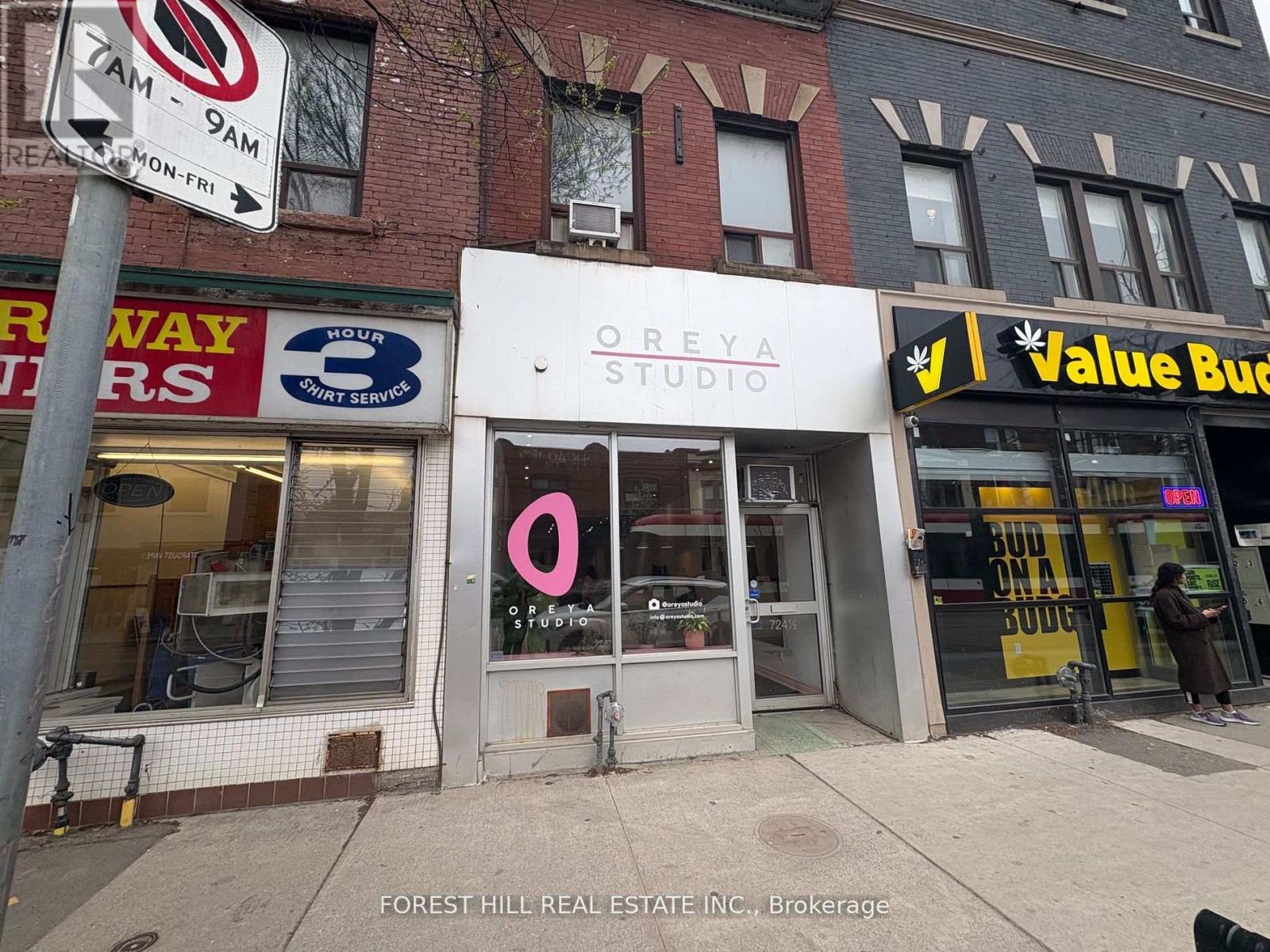 724 1 2 Queen Street E