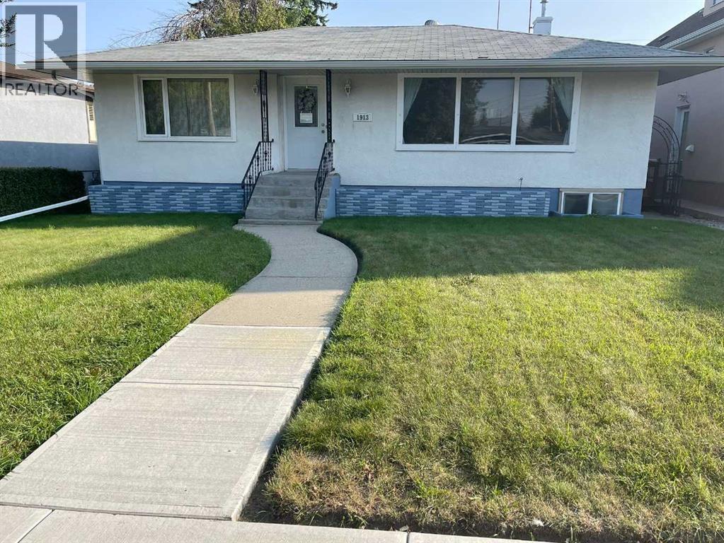 1913 24 Avenue Nw