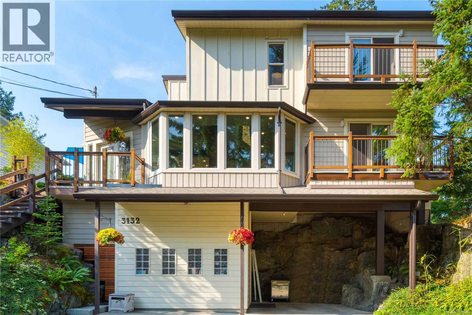 3132 Robin Hood Dr