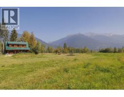 Kitchen - 10050 Dunster Croydon Road, Dunster, BC V0J1J0 Photo 2