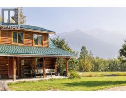 Living room - 10050 Dunster Croydon Road, Dunster, BC V0J1J0 Photo 3