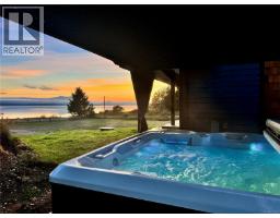 Loft - 305 Kaleva Rd, Sointula, BC V0N3E0 Photo 5