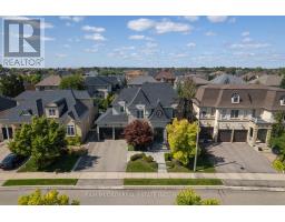 11 Louvre Circle, Image 2