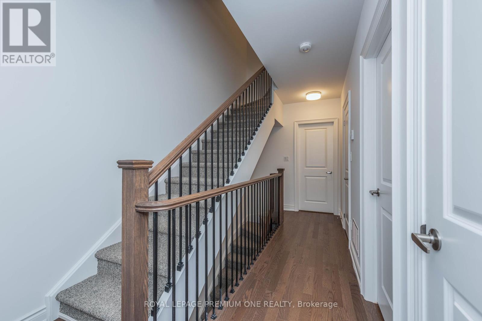 149 55 Lunar Crescent