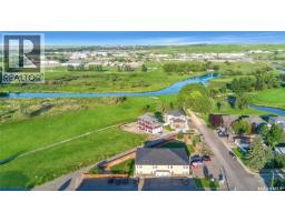 3 4 825 Gladstone Street E, Image 2