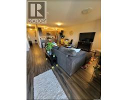 3 4 825 Gladstone Street E, Image 3
