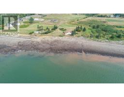 Foyer - 1472 Cape Split Rd, Scots Bay, NS B0P1H0 Photo 3
