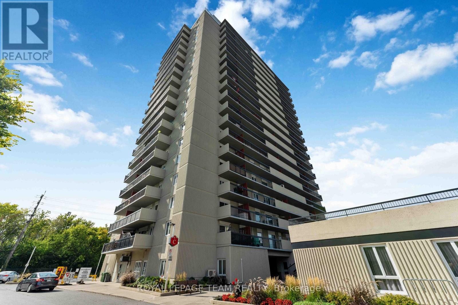 606 158 C Mcarthur Avenue