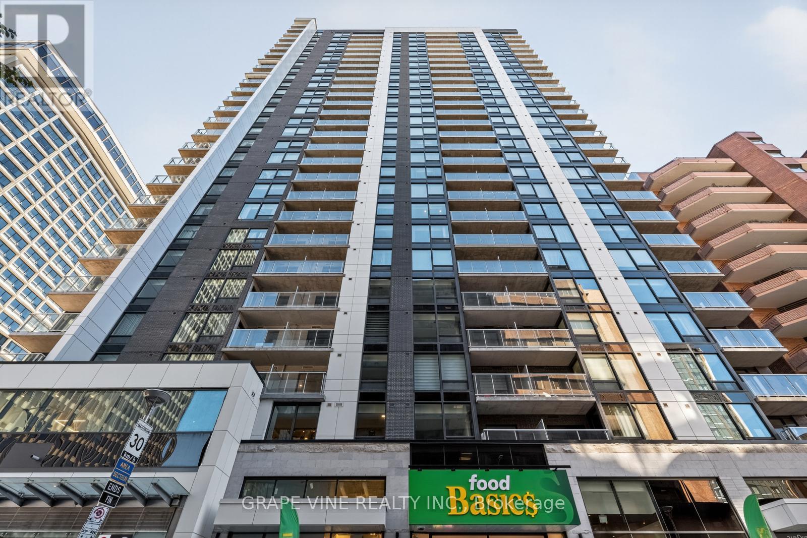 501 340 Queen Street