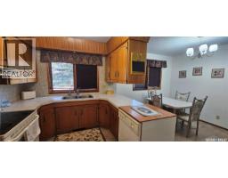 4pc Bathroom - 1101 Division Street, Vanguard, SK S0N2V0 Photo 4