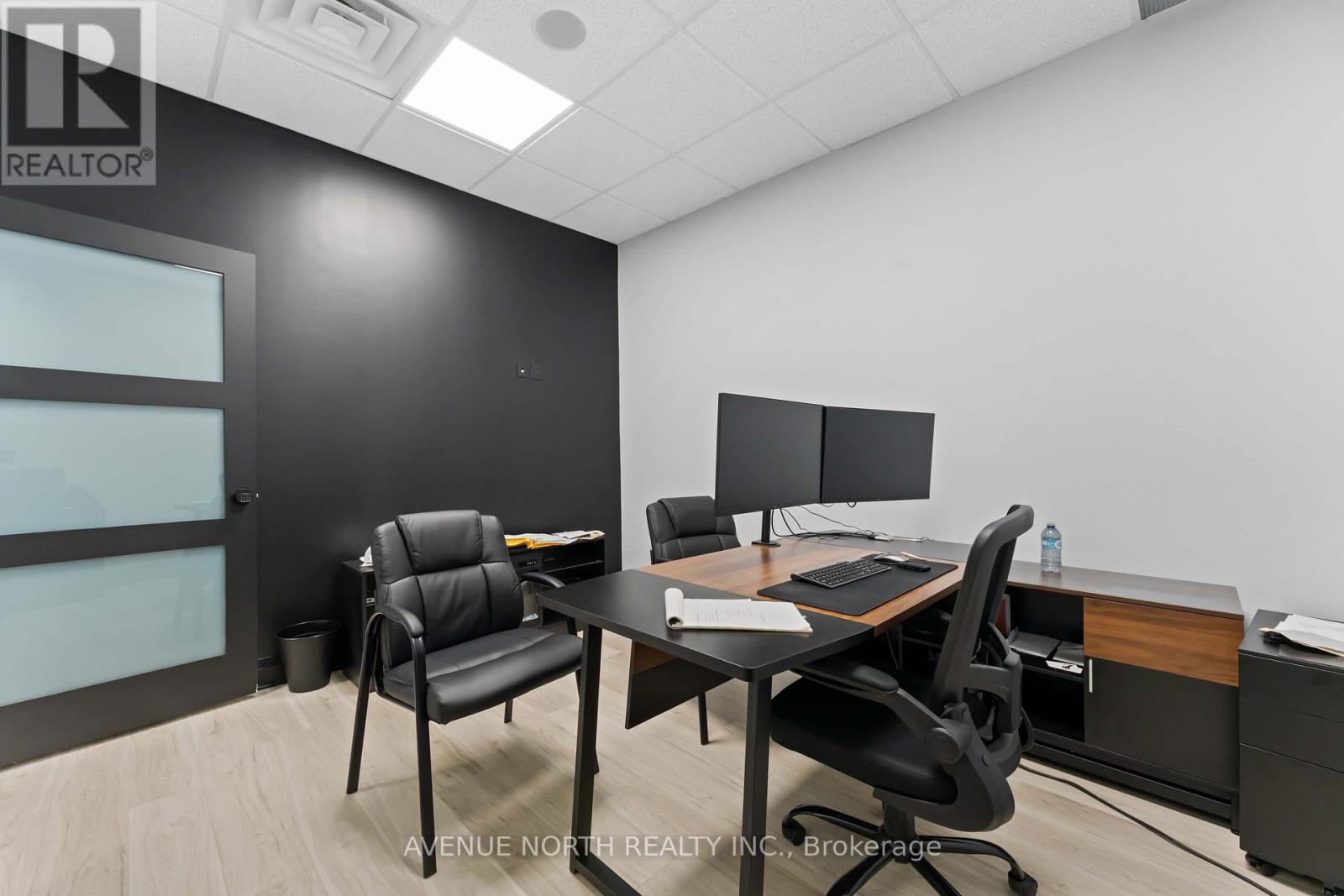 2285 St Laurent Boulevard