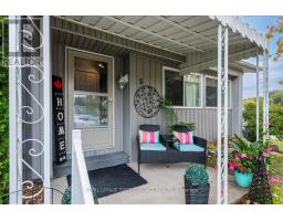 Kitchen - 5 Broadway Avenue, Innisfil, ON L9S1M9 Photo 3