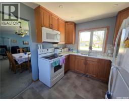 Den - 427 15th Avenue Ne, Swift Current, SK S9H2X5 Photo 4