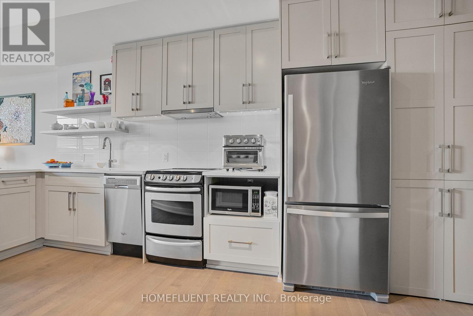 305 10 Rosemount Avenue