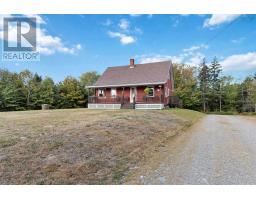 Bath (# pieces 1-6) - 2249 Second Division Road, Bangor, NS B0W2L0 Photo 4