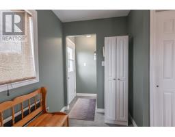 Living room - 3592 Trans Canada Hwy, South Pinette, PE C0A1R0 Photo 4