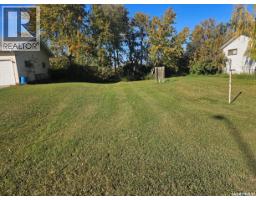 24 Saskatchewan Avenue, Quill Lake, SK S0K3E0 Photo 2