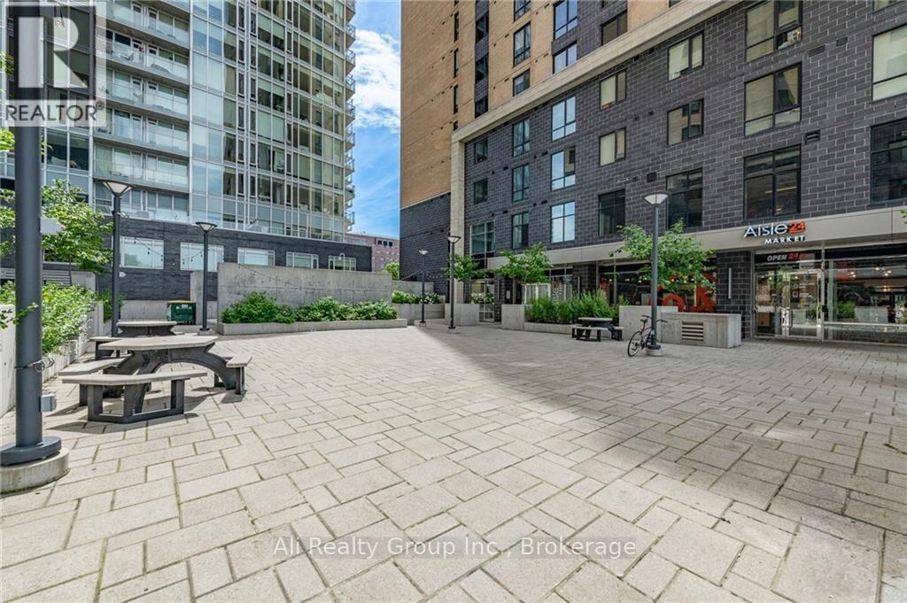 2901 105 Champagne Avenue S