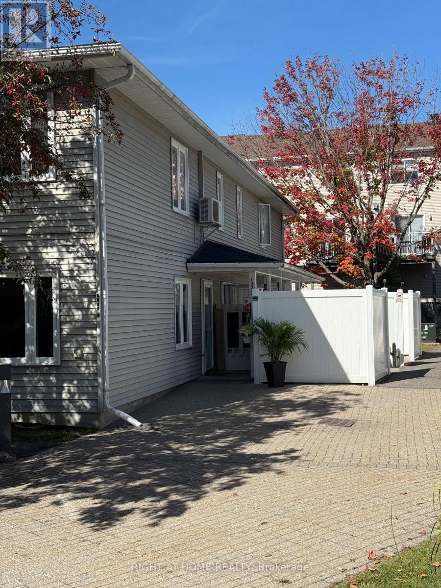 E 1033 Cummings Avenue