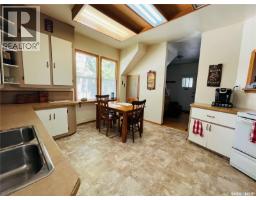 Living room - 32 11 Th Avenue Se, Swift Current, SK S9H3R5 Photo 2