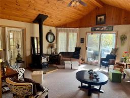 Living room/Dining room - 39018 Fey Road, Grand Marais, MB R0E0T0 Photo 2