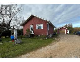 Living room - 102 2nd Avenue N, Lintlaw, SK S0A2H0 Photo 2