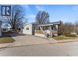Kitchen - 155 Michael Street, Lakeshore, ON N8N2V7 Photo 2