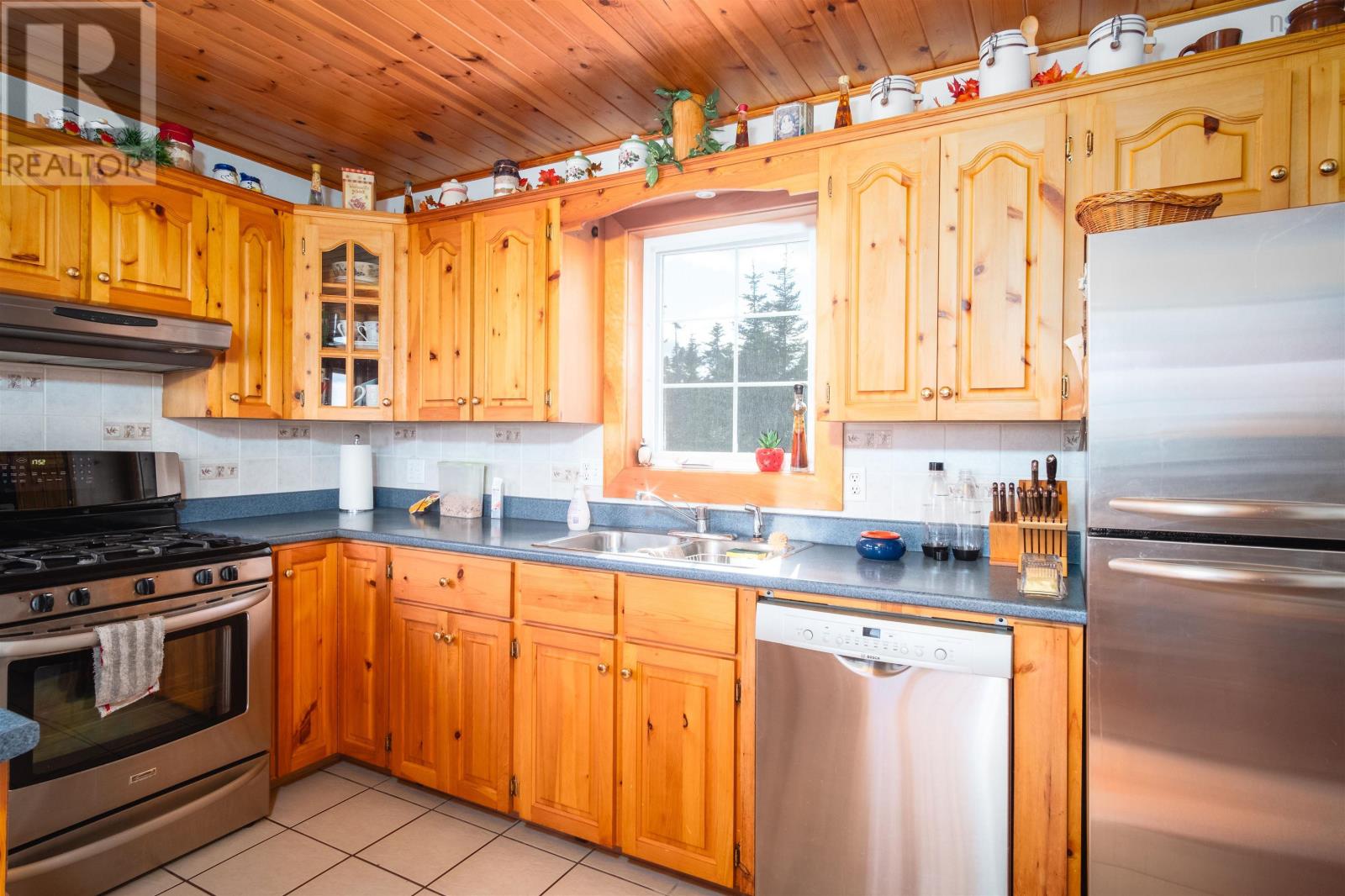 2932 Cape Gegogan Road