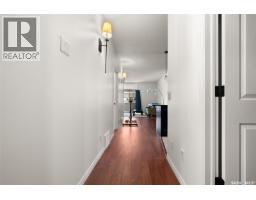 Living room - 703 1901 Victoria Avenue, Regina, SK S4P3R4 Photo 5