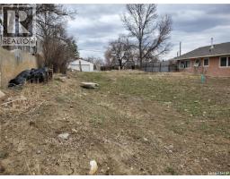 311 10th Avenue Nw, Swift Current, SK S9H1B7 Photo 2