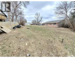 311 10th Avenue Nw, Swift Current, SK S9H1B7 Photo 4