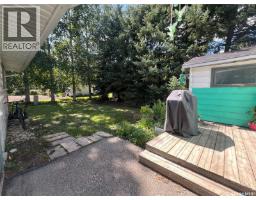 Kitchen/Dining room - 405 Sussex Avenue, Esterhazy, SK S0A0X0 Photo 2