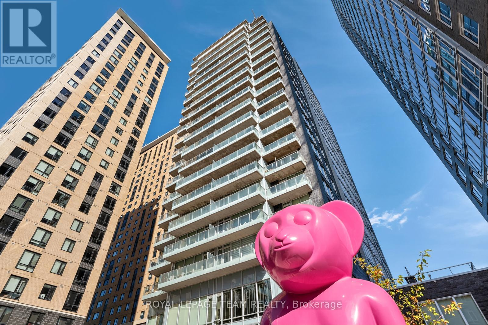 1111 111 Champagne Avenue